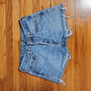 Levi Jean Shorts// W33 L32